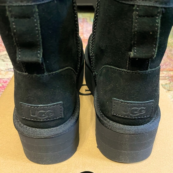 UGG Classic Mini Platform NIB - Picture 2 of 16